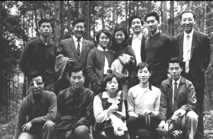 趙榮澄教授與學生合影