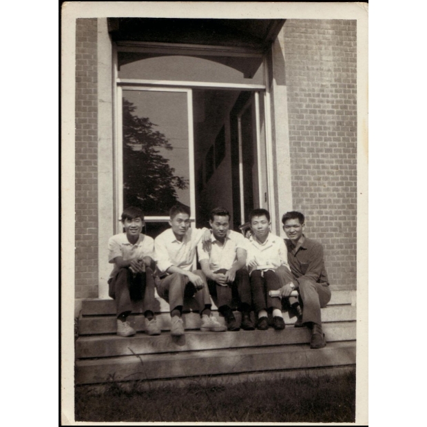 B54級於化工系館合照_陳英德黄茂堯黄晨徽李芳國宋介元_.jpg